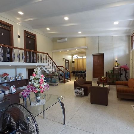 ホテル Residencia Marfel タクロバン エクステリア 写真