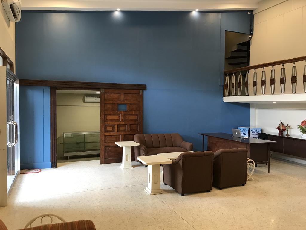 ホテル Residencia Marfel タクロバン エクステリア 写真