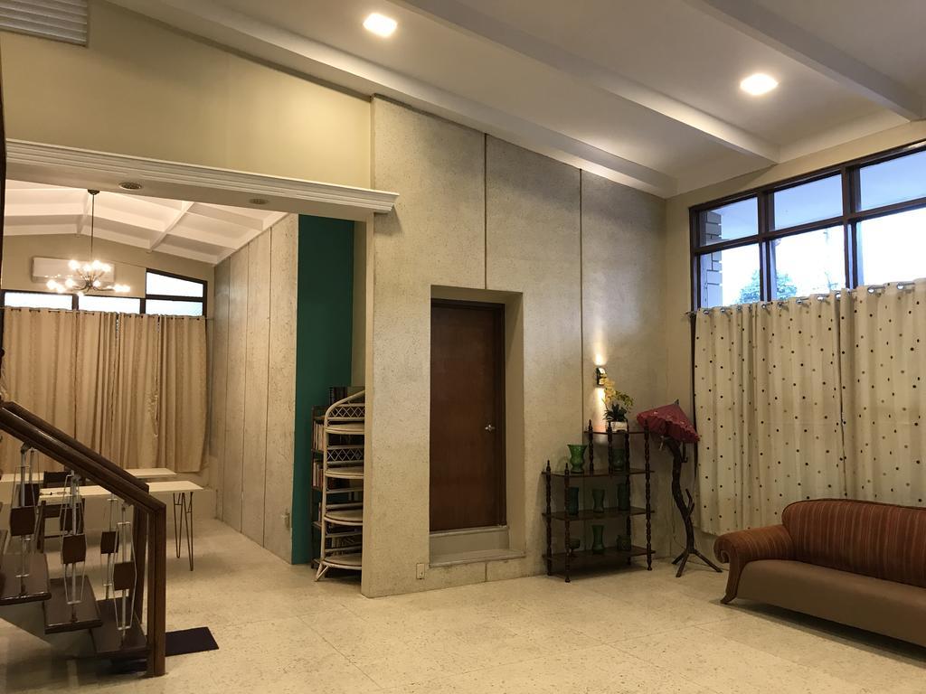 ホテル Residencia Marfel タクロバン エクステリア 写真