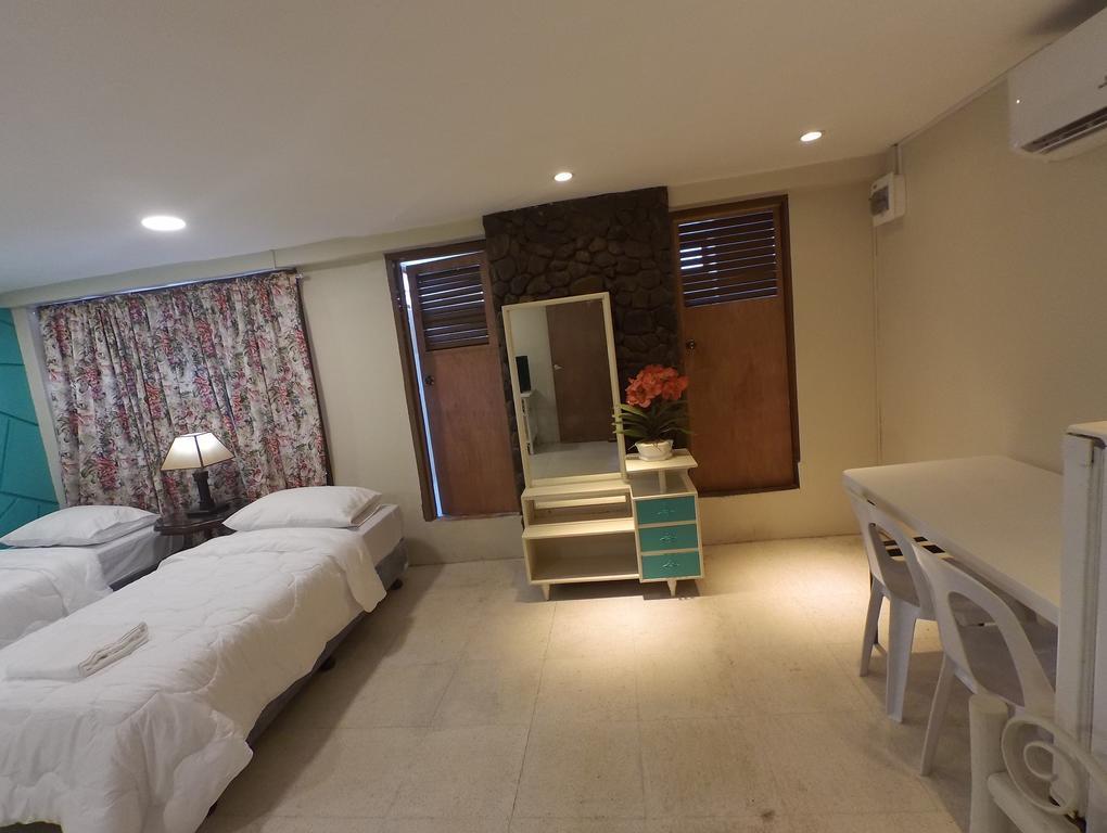ホテル Residencia Marfel タクロバン エクステリア 写真