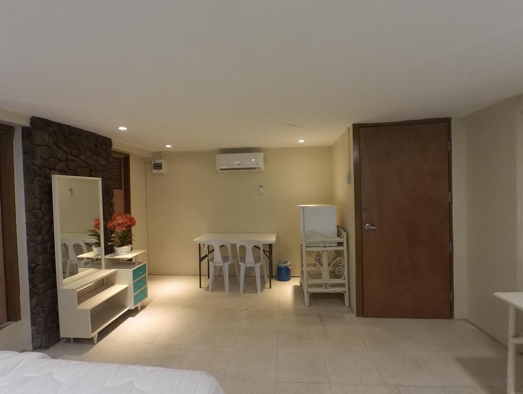ホテル Residencia Marfel タクロバン エクステリア 写真