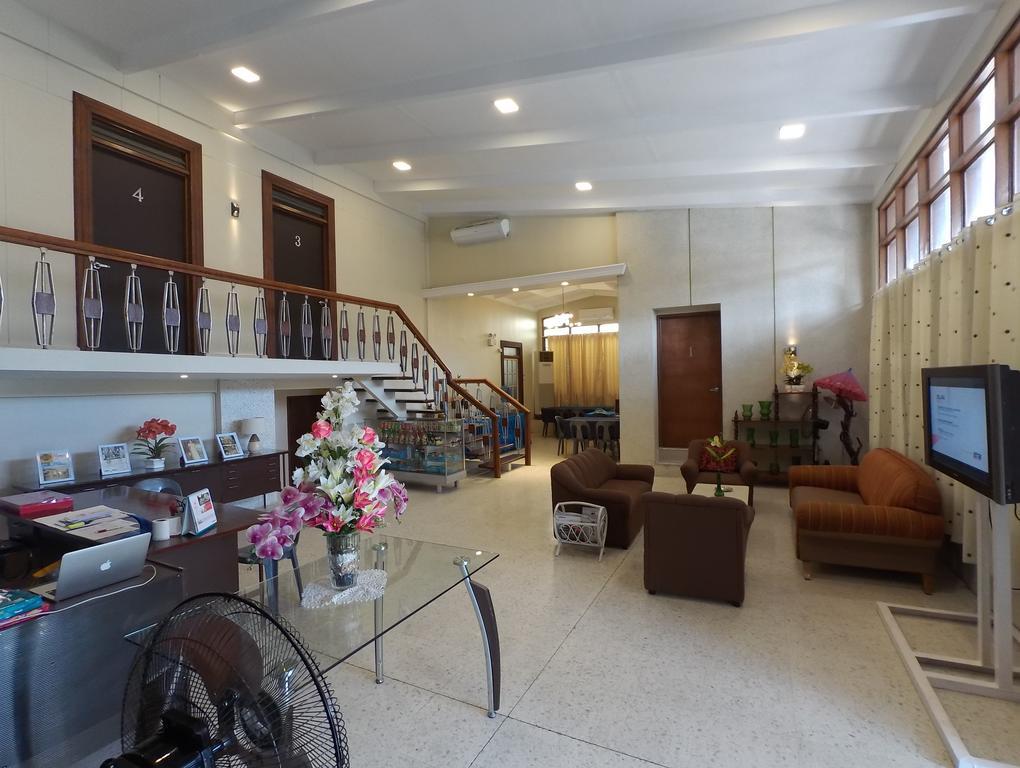ホテル Residencia Marfel タクロバン エクステリア 写真