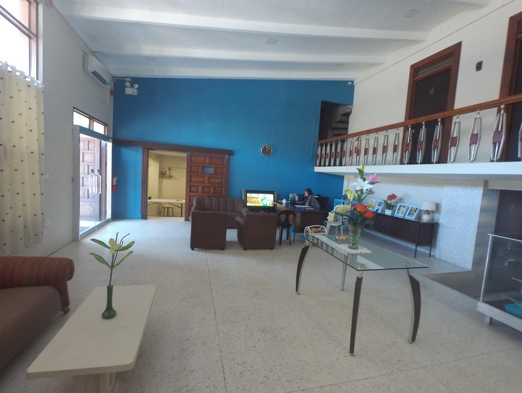 ホテル Residencia Marfel タクロバン エクステリア 写真
