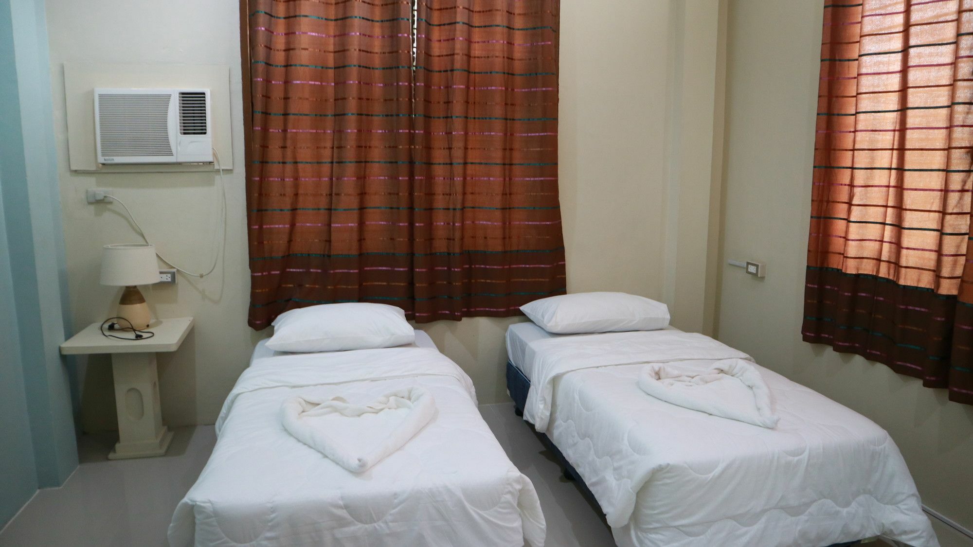 ホテル Residencia Marfel タクロバン エクステリア 写真