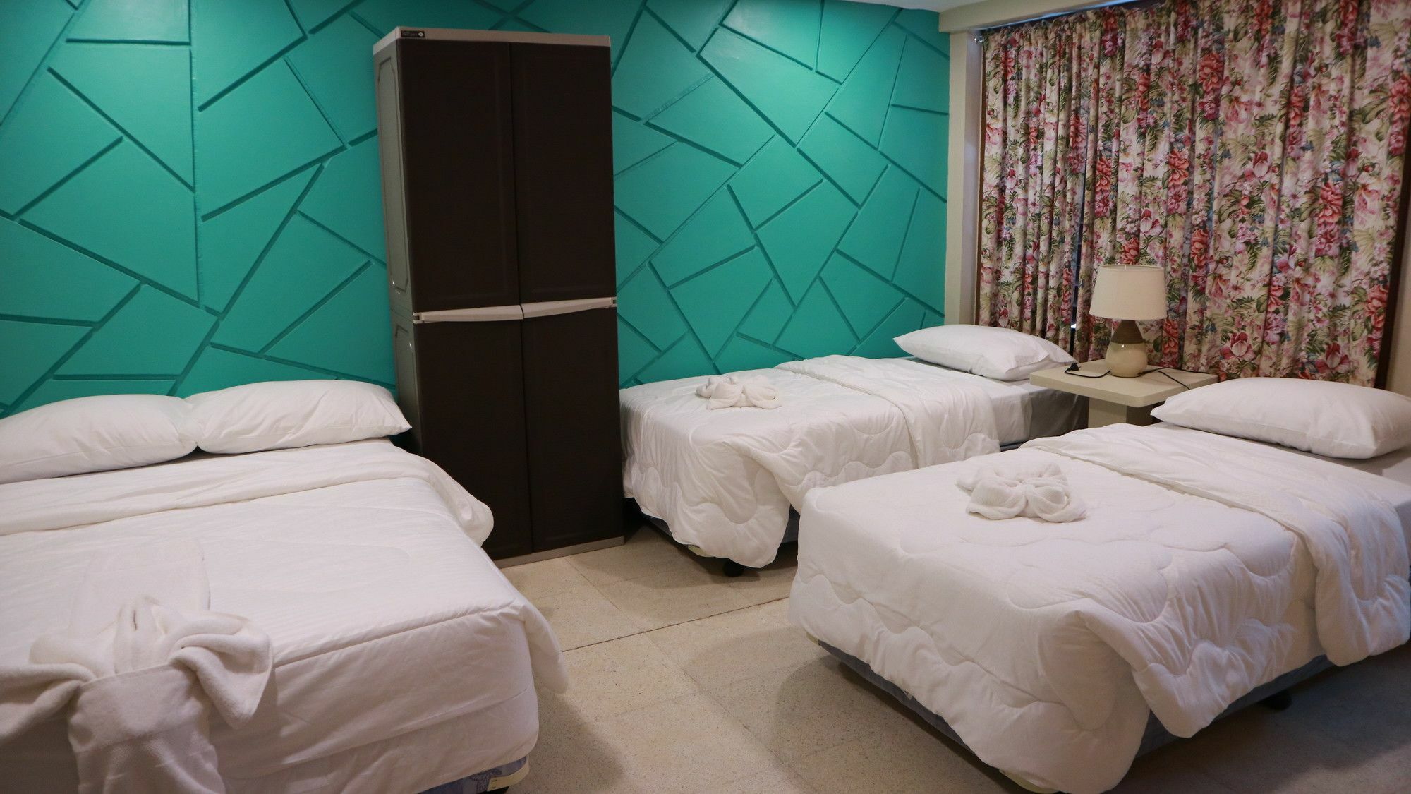 ホテル Residencia Marfel タクロバン エクステリア 写真