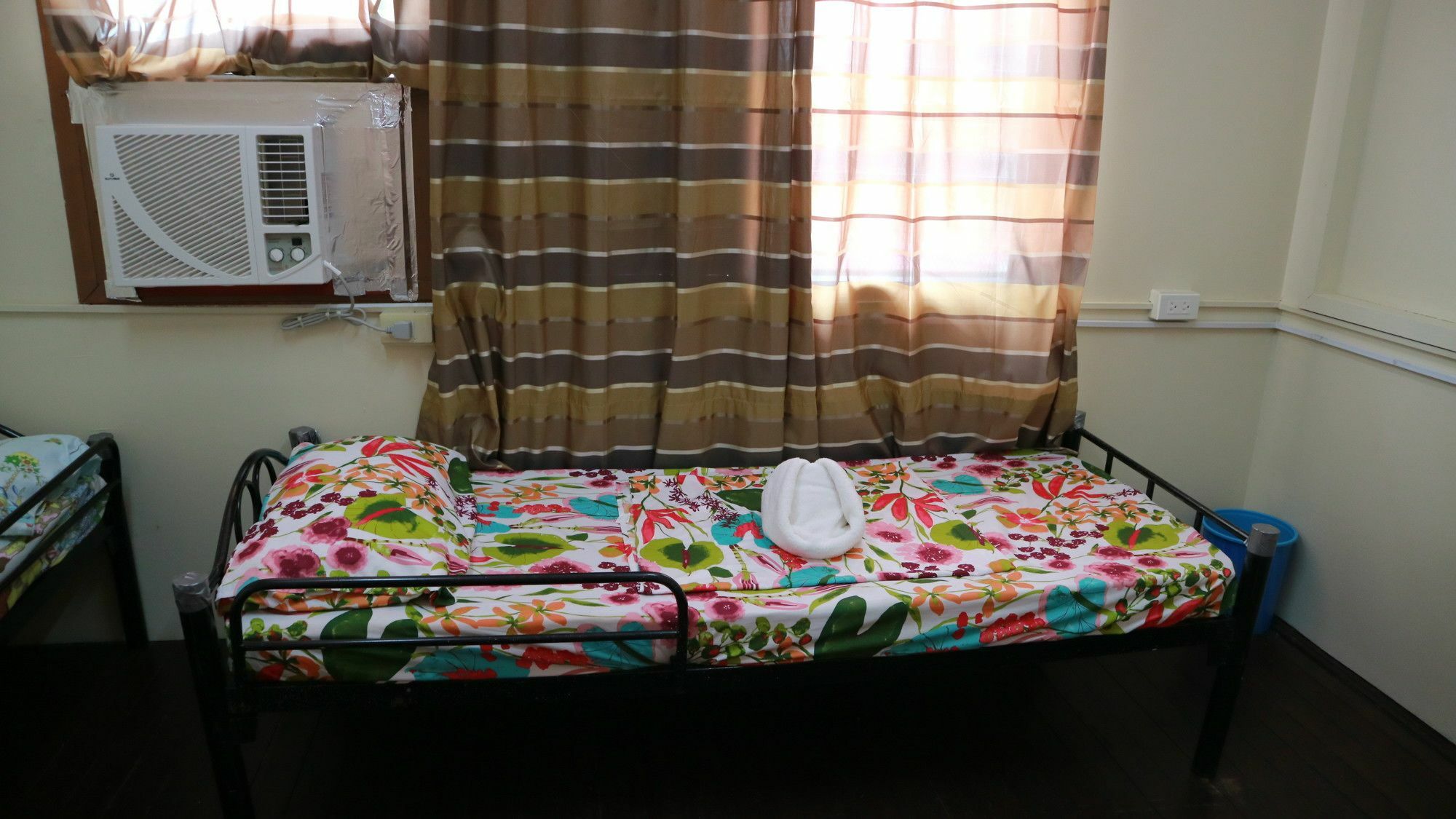 ホテル Residencia Marfel タクロバン エクステリア 写真