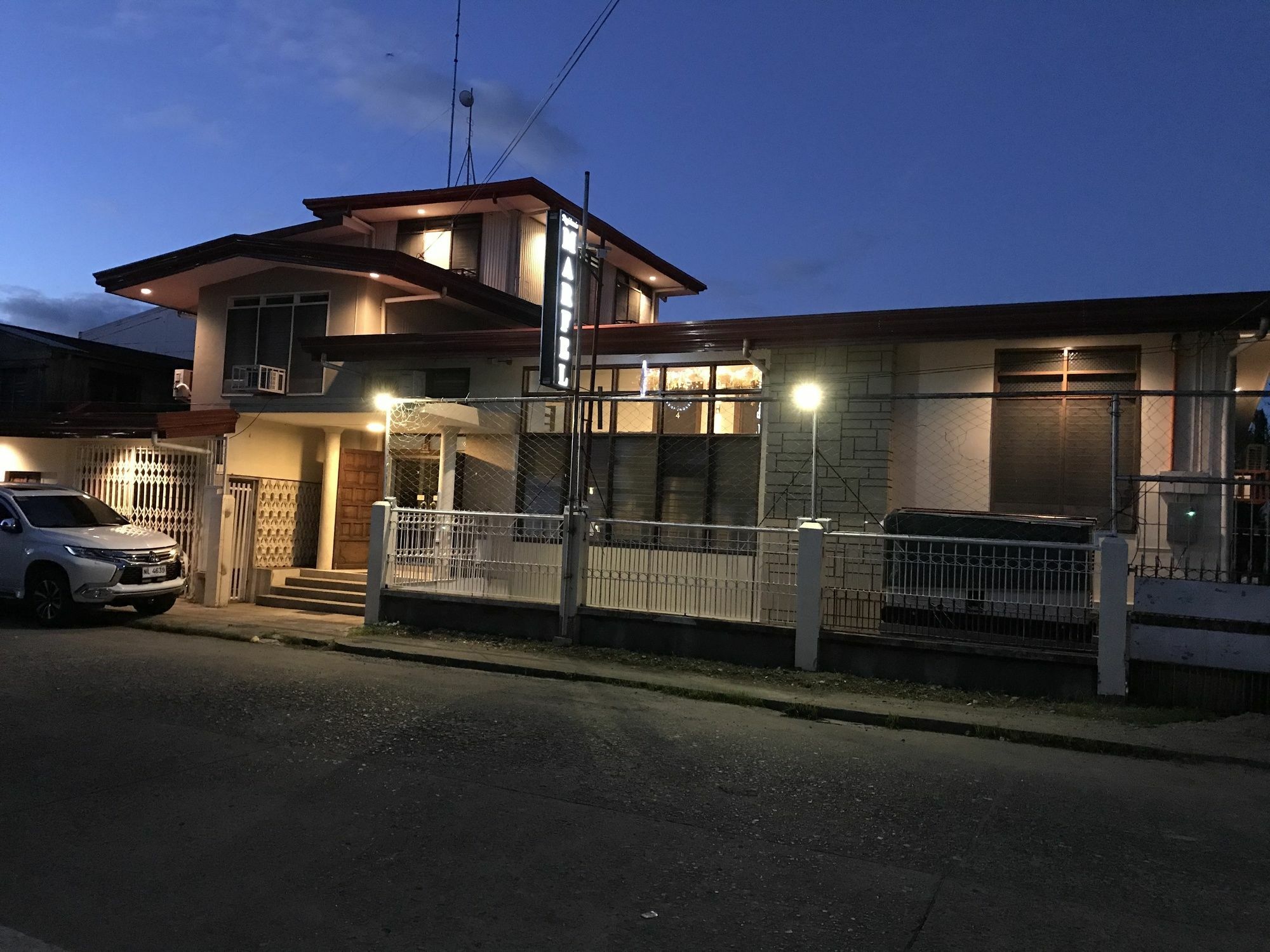 ホテル Residencia Marfel タクロバン エクステリア 写真